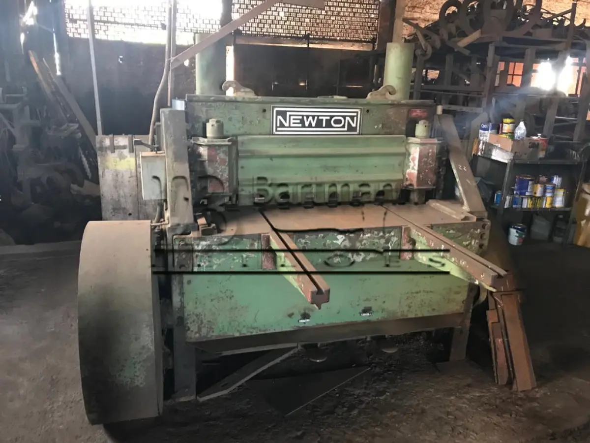 LOTE 001 - guilhotina de corte