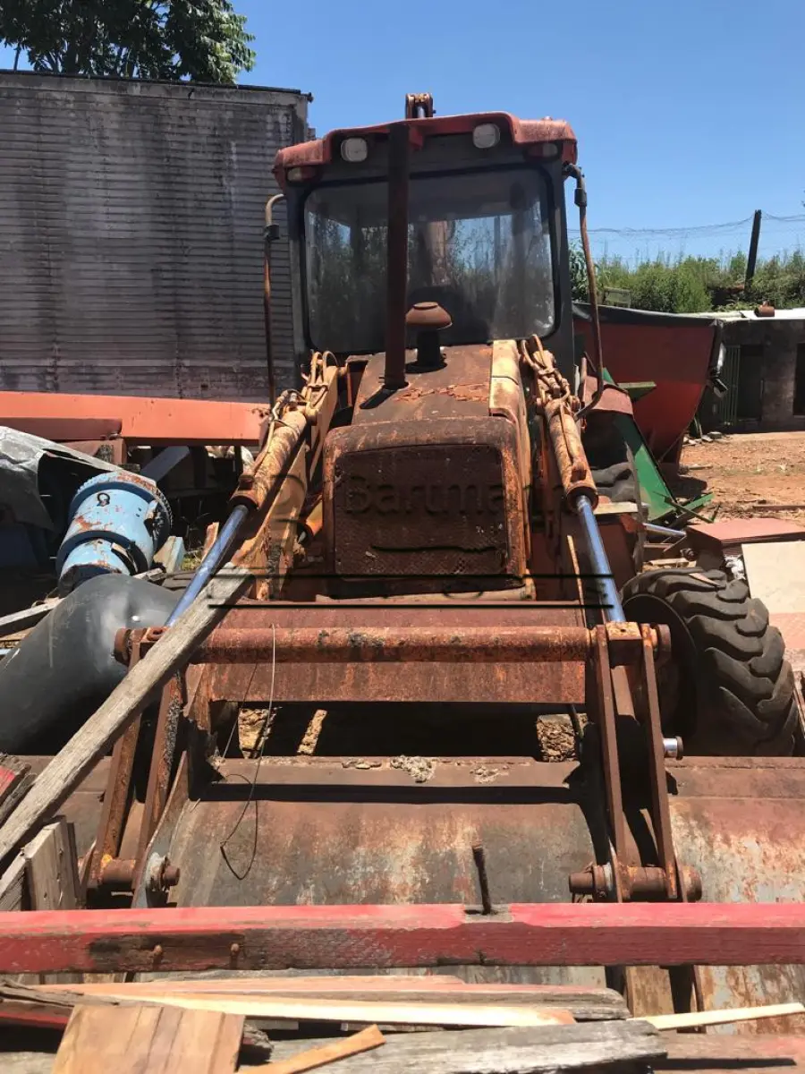 LOTE  - Retroescavadeira