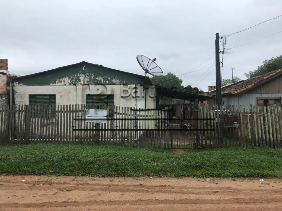 LOTE 001 - Imóvel na rua Ana Francisca