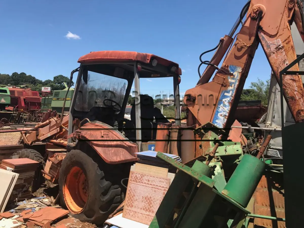 LOTE  - Retroescavadeira