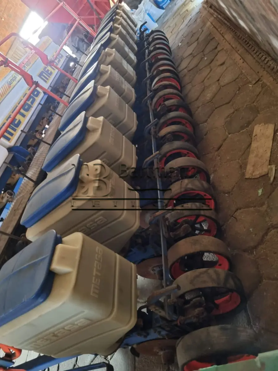 LOTE 001 - Plantadeira mecânica