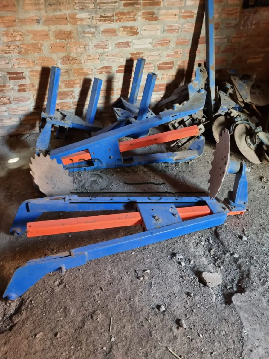 LOTE 001 - Plantadeira mecânica