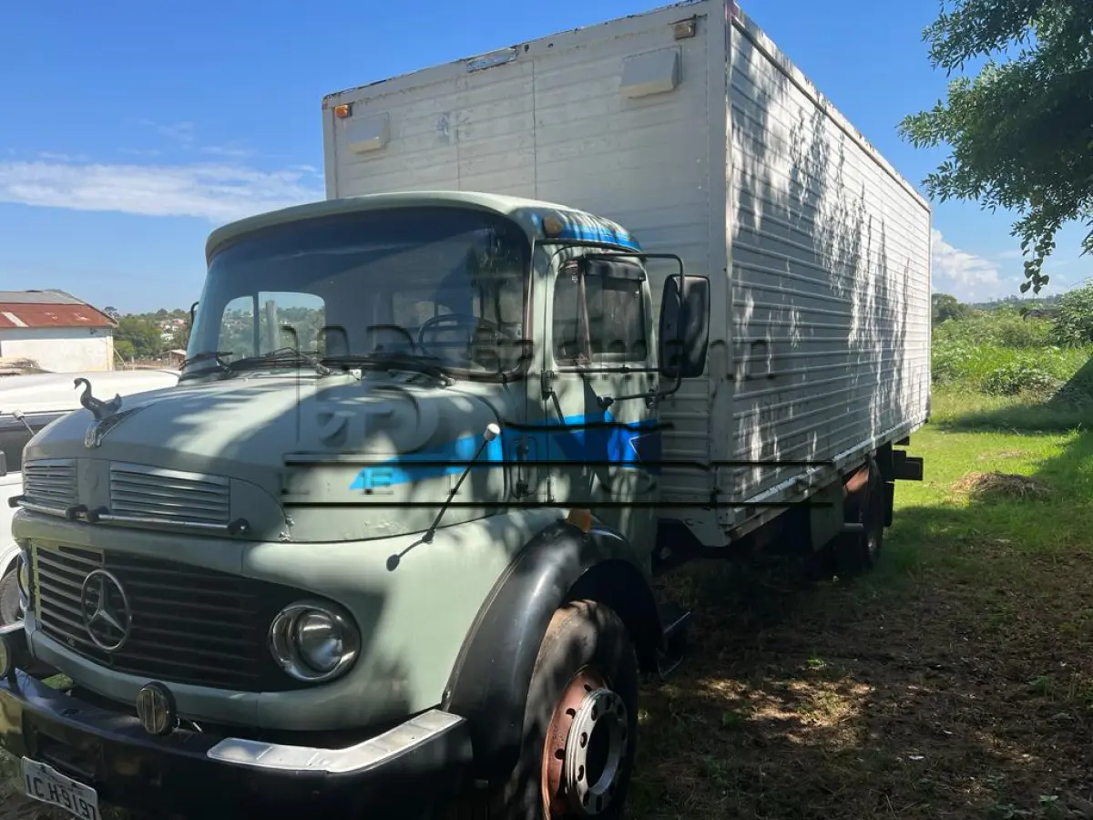 LOTE 003 - Caminhão Mercedes