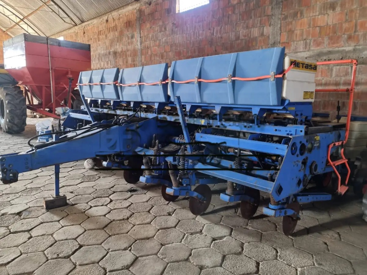 LOTE 001 - Plantadeira mecânica