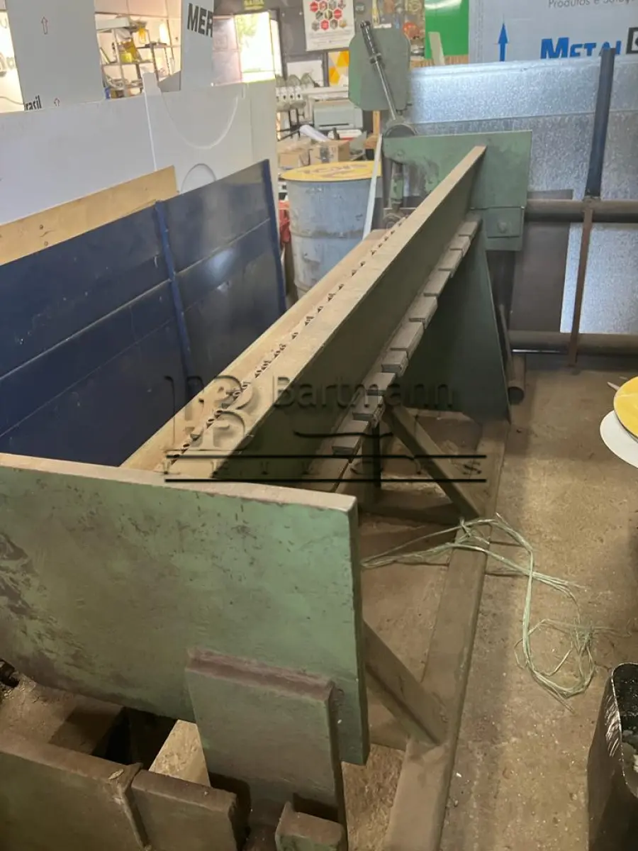 LOTE 006 - Dobradeira