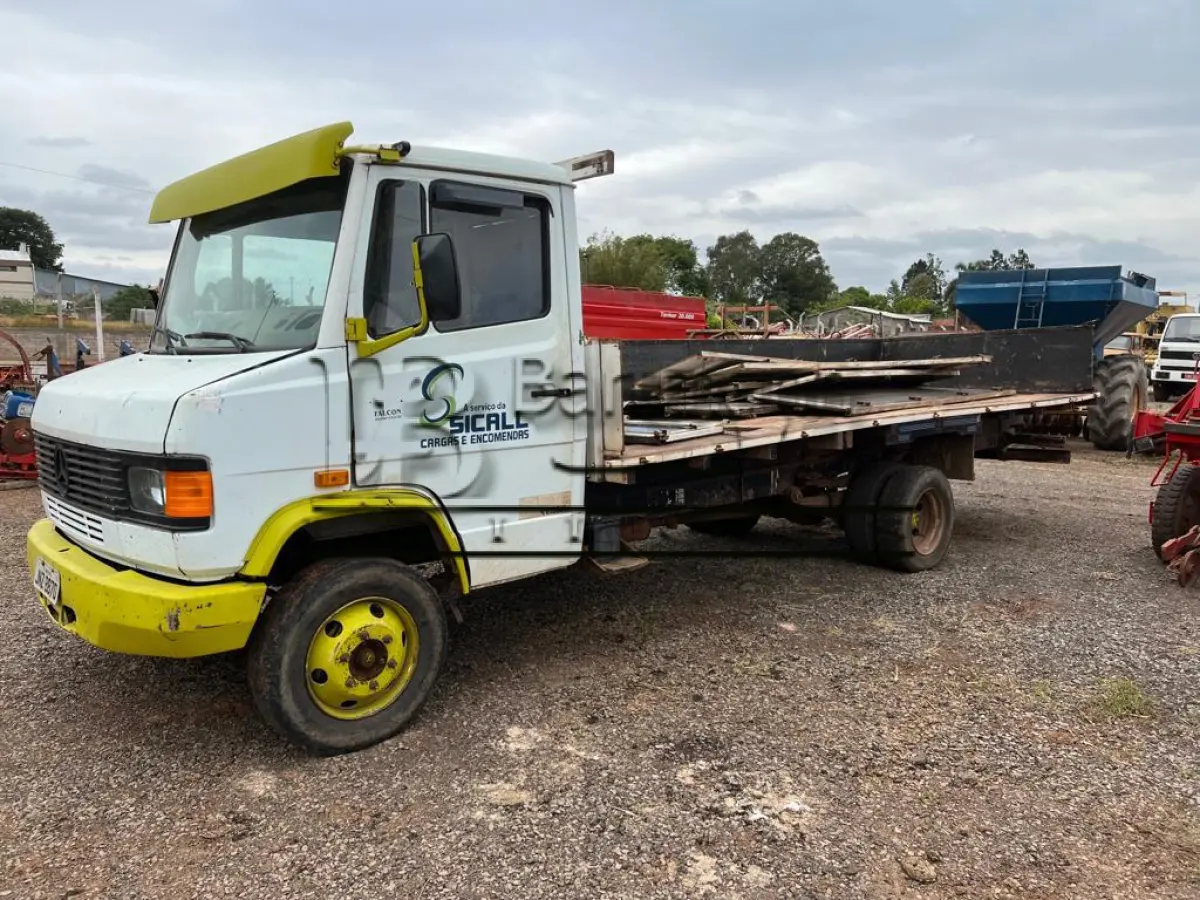 LOTE 001 - Caminhão 1999