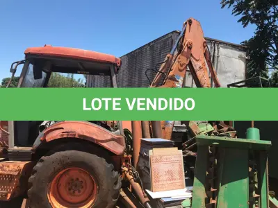 LOTE  - Retroescavadeira