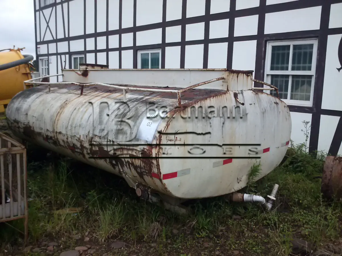 LOTE 002 - Tanque de água