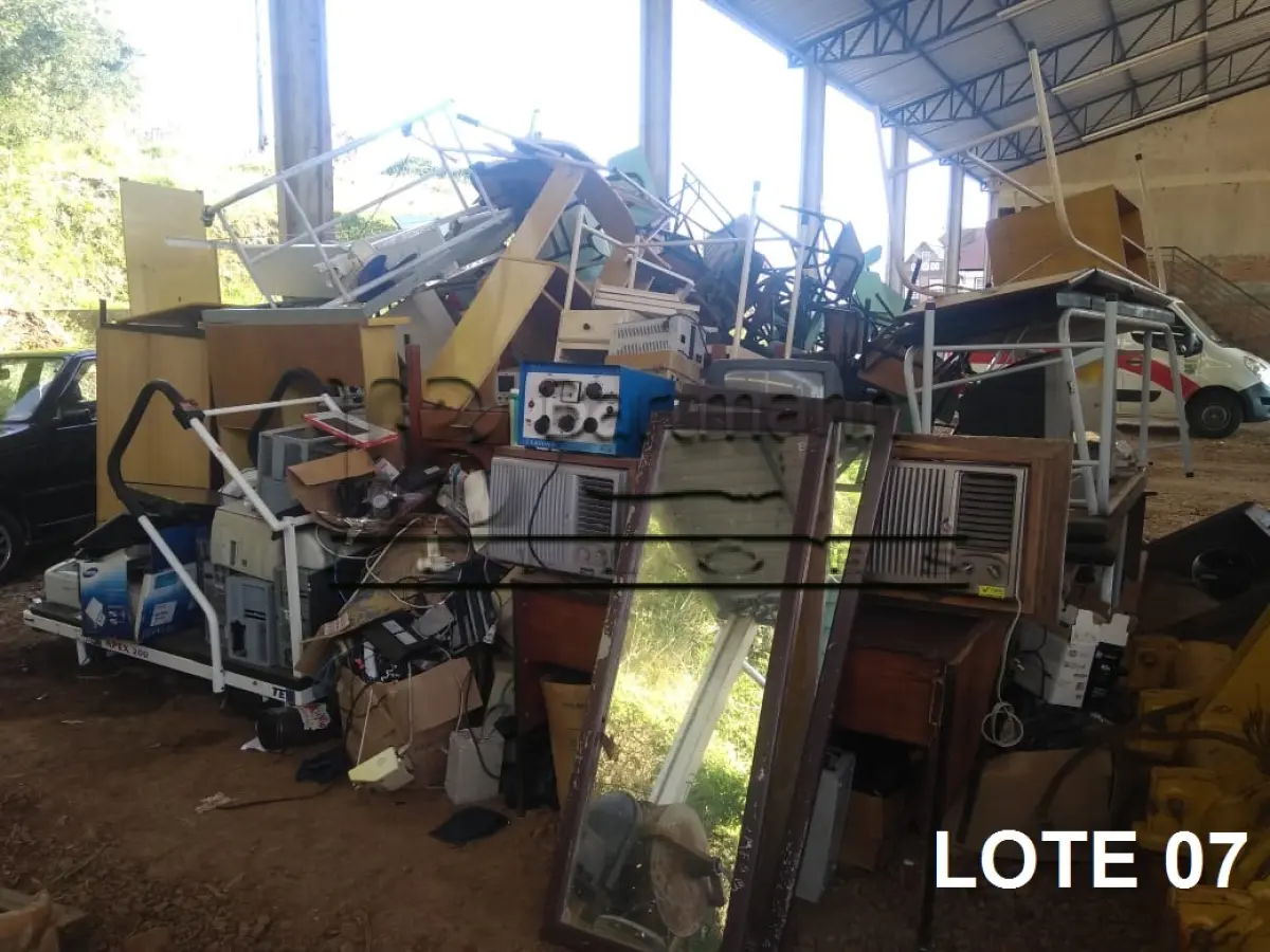 LOTE 007 - Equipamentos e materiais de informática