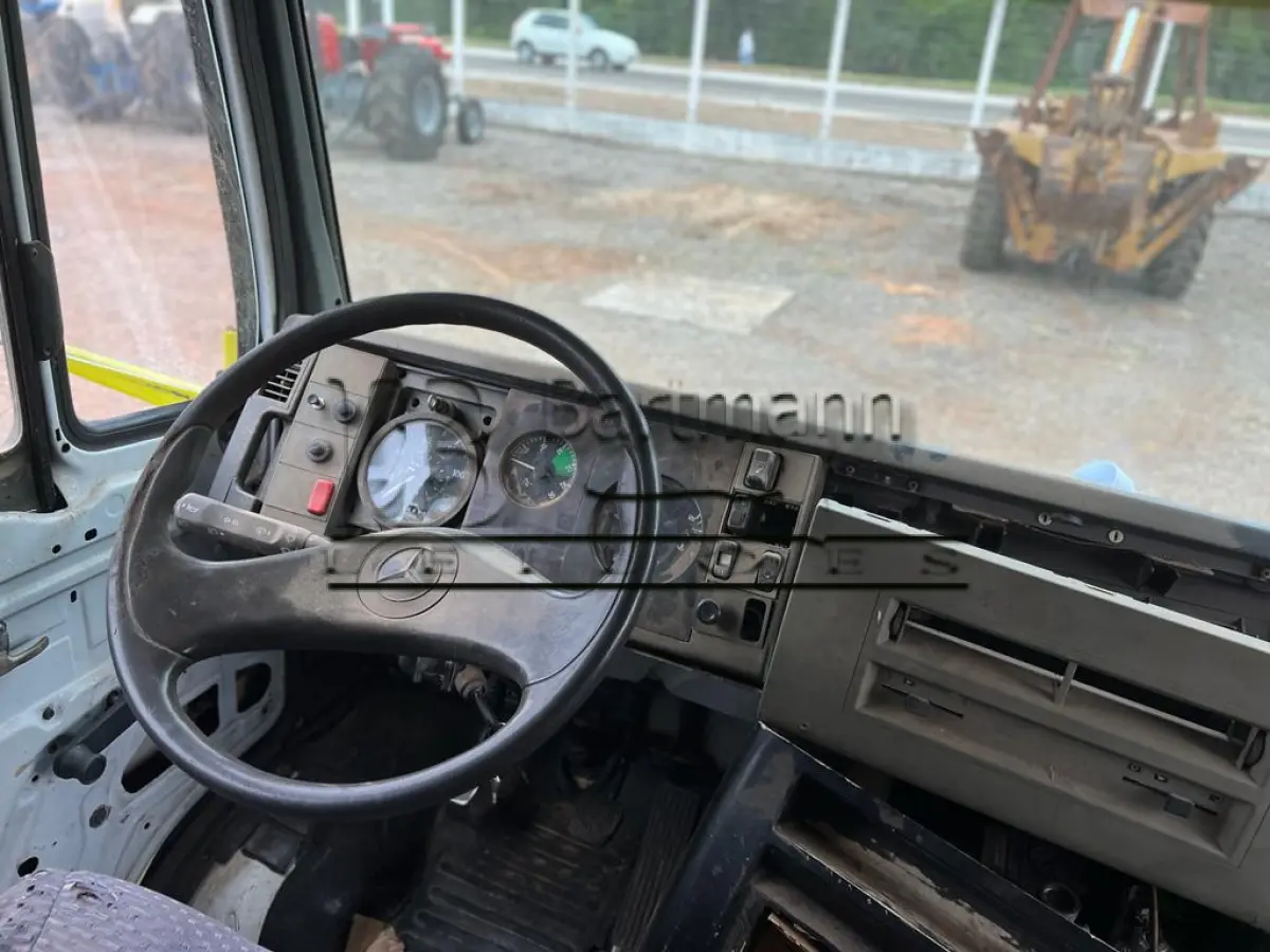 LOTE 001 - Caminhão 1999