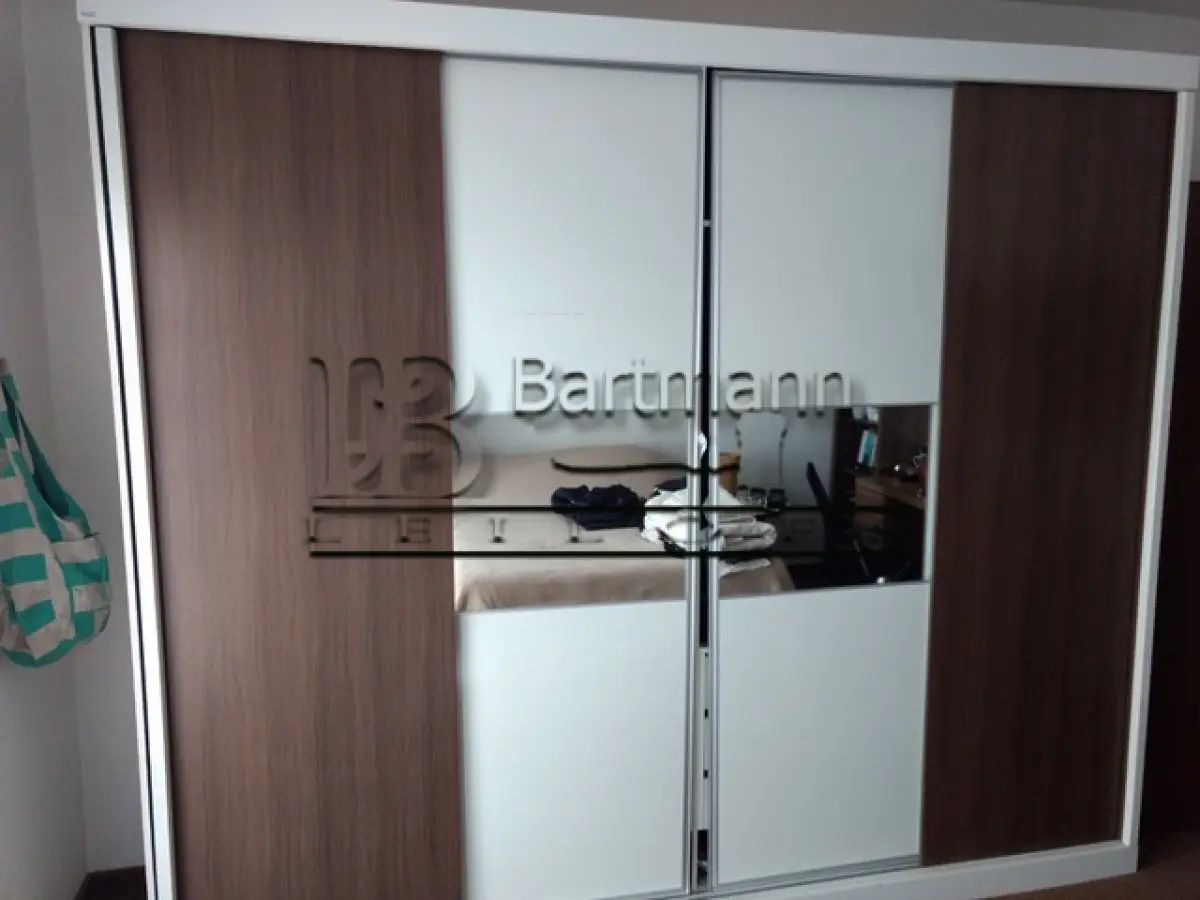 LOTE 021 - Armário de 4 portas