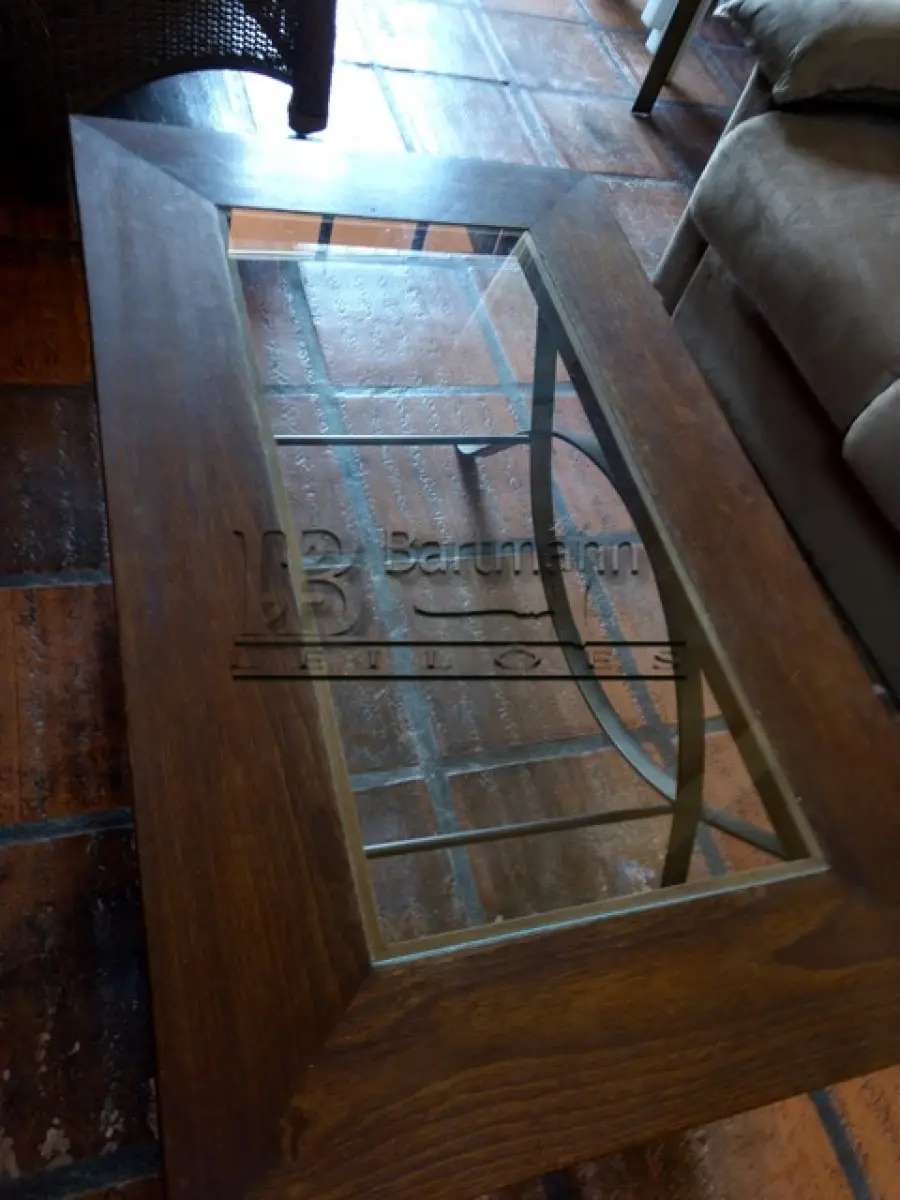 LOTE 010 - Mesa de centro