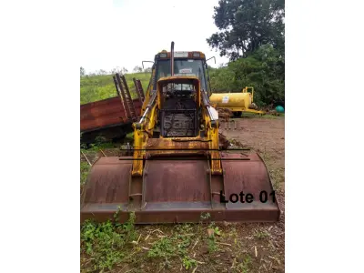 LOTE 001 - Maquina Retroescavadeira
