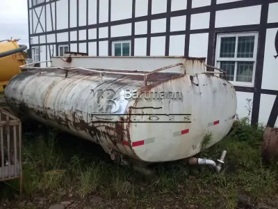 LOTE 002 - Tanque de água