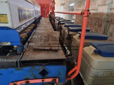 LOTE 001 - Plantadeira mecânica