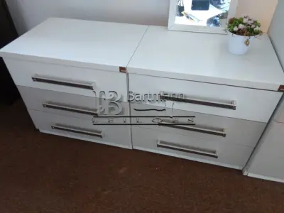 LOTE 024 - Bidês de madeira