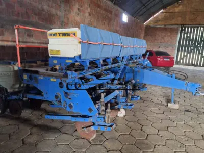 LOTE 001 - Plantadeira mecânica