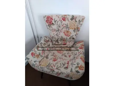 LOTE 022 - Poltrona estofada