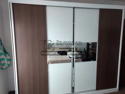 LOTE 021 - Armário de 4 portas