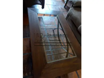 LOTE 010 - Mesa de centro