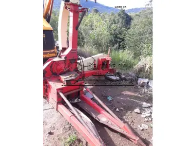 LOTE 007 - Colhedora de forragens marca Nogueira