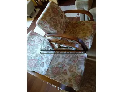 LOTE 007 - Cadeiras estofadas