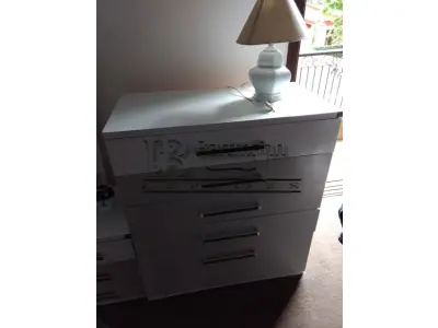 LOTE 023 - Cômoda com 5 gavetas