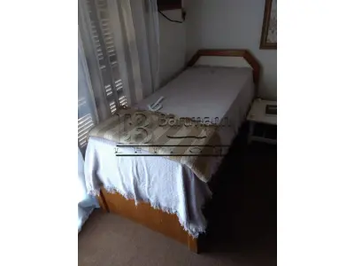 LOTE 028 - Cama de solteiro