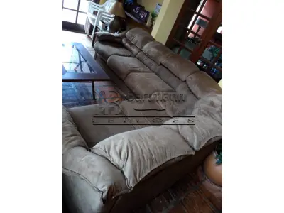 LOTE 012 - Sofá estofado